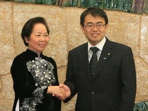 Phó Chủ tịch nước Nguyễn Thị Doan hội kiến Thống đốc tỉnh Aichi, Nhật Bản - ảnh 1