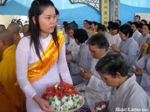 Phật tử Bạc Liêu tham dự Đại lễ Vu lan năm 2012 - Phật lịch 2556 - ảnh 1