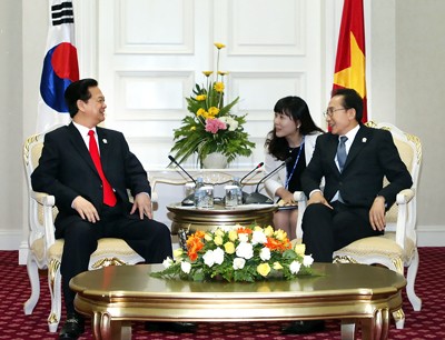 Thủ tướng Nguyễn Tấn Dũng hội kiến với Thủ tướng Malaysia, Tổng thống Hàn Quốc - ảnh 1