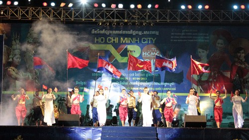 Hội chợ thương mại Việt Nam – Campuchia 2013  - ảnh 1
