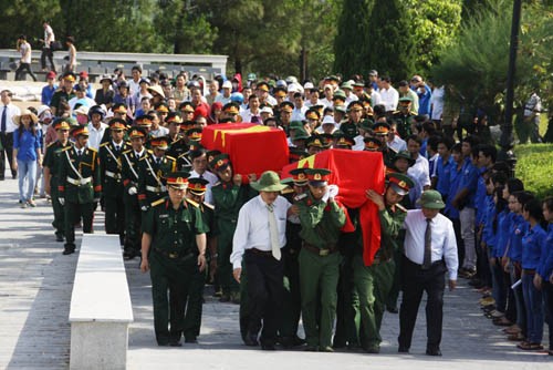 Truy điệu và an táng quân tình nguyện và chuyên gia Việt Nam hy sinh tại Lào - ảnh 1