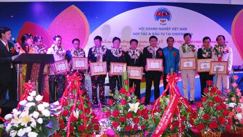 Hội doanh nghiệp Việt Nam tại Lào kỷ niệm ngày doanh nhân Việt Nam lần thứ 9 - ảnh 1