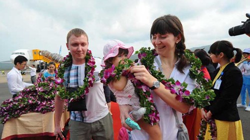 Phú Quốc chào đón 290 khách Nga trên chuyến bay quốc tế đầu tiên đến đảo ngọc - ảnh 1