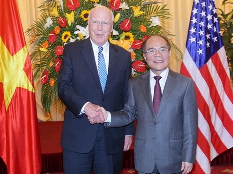 Chủ tịch Quốc hội Nguyễn Sinh Hùng tiếp Đoàn nghị sĩ Mỹ - ảnh 1