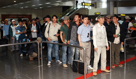 Tích cực hỗ trợ tối đa để đưa lao động Việt Nam từ Libya về nước - ảnh 1
