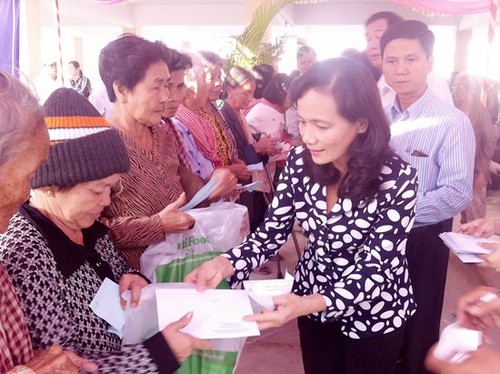 Khám bệnh miễn phí cho bà con Việt kiều và người nghèo tại Phnom Penh  - ảnh 1