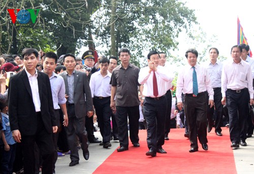 Chủ tịch nước Trương Tấn Sang dâng hương tại Khu di tích Đền Hùng và phát động Tết trồng cây - ảnh 1