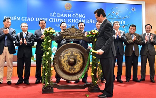 Thủ tướng Nguyễn Tấn Dũng: Thị trường chứng khoán VN cần hội nhập sâu hơn với thị trường quốc tế - ảnh 1