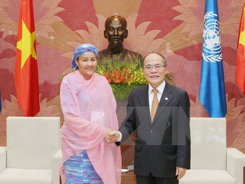 Chủ tịch Quốc hội Nguyễn Sinh Hùng tiếp Trợ lý Tổng Thư ký Liên hợp quốc  - ảnh 1