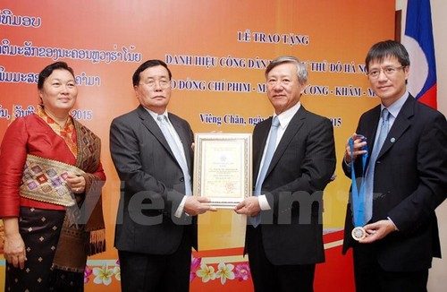 Hà Nội trao tặng Danh hiệu Công dân danh dự cho công dân Lào  - ảnh 1