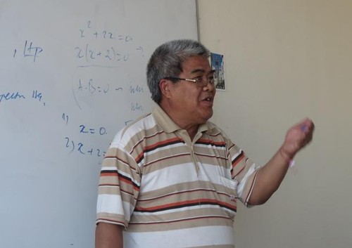 Thầy giáo già tận tâm với thế hệ trẻ gốc Việt tại Bungari - ảnh 1