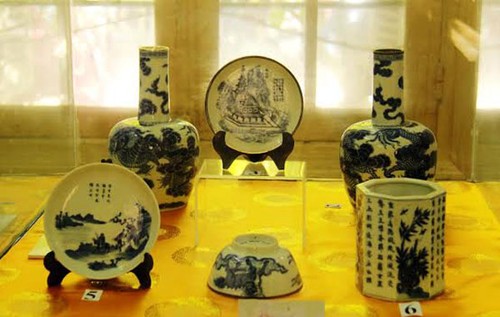 Triển lãm hiện vật về ca Huế và đồ sứ ký kiểu thời Nguyễn - ảnh 1