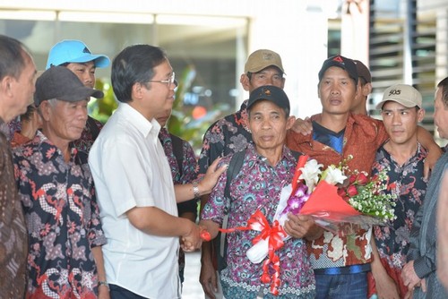 Đại sứ quán Việt Nam tại Indonesia tiễn 42 ngư dân về sum họp gia đình - ảnh 2