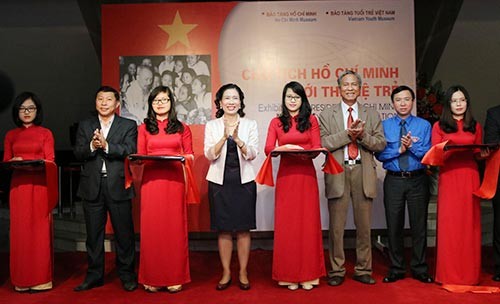 Khai mạc triển lãm "Chủ tịch Hồ Chí Minh với thế hệ trẻ" - ảnh 1