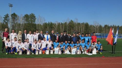 Giao lưu bóng đá giữa đội Dinamo tỉnh Kaluga và Đội bóng đá của các học viên An Ninh VN tại LB Nga - ảnh 1