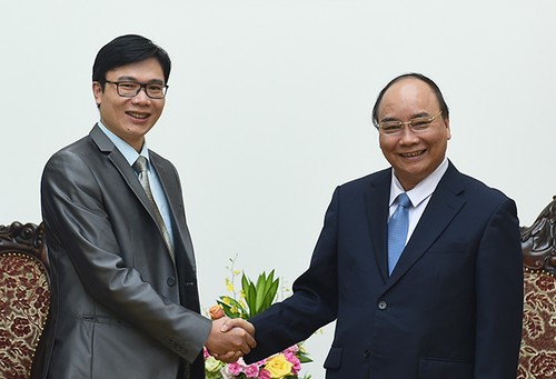 Thủ tướng Nguyễn Xuân Phúc tiếp Chủ tịch Hội khoa học và chuyên gia Việt Nam tại Pháp - ảnh 1