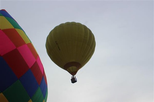 Khinh khí cầu lần đầu tiên bay trên cao nguyên Mộc Châu - ảnh 1
