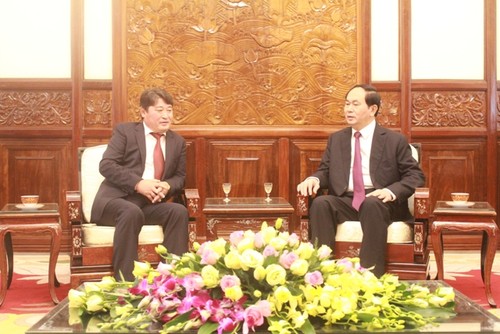 Chủ tịch nước Trần Đại Quang tiếp Đại sứ Mông Cổ Dorj Enkhbat - ảnh 1