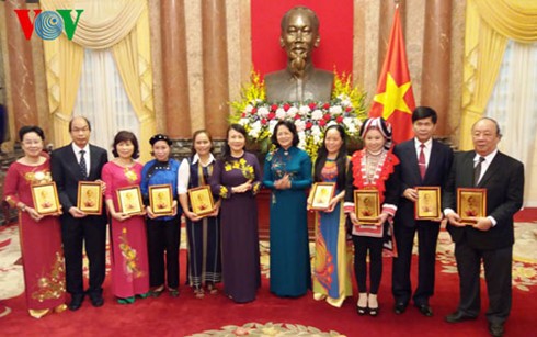 Phó Chủ tịch nước Đặng Thị Ngọc Thịnh gặp mặt các Nhà giáo tiêu biểu toàn quốc - ảnh 1