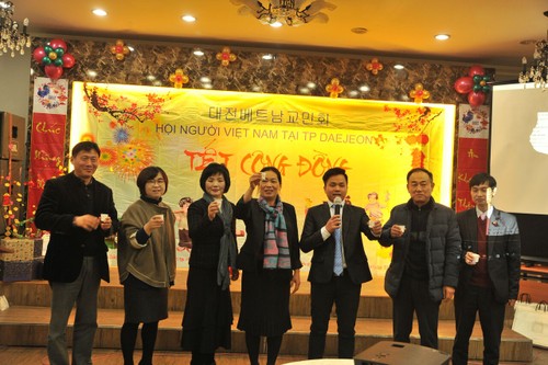 Cộng đồng người Việt tại Daejeon Hàn Quốc tổ chức mừng xuân Đinh Dậu 2017 - ảnh 3