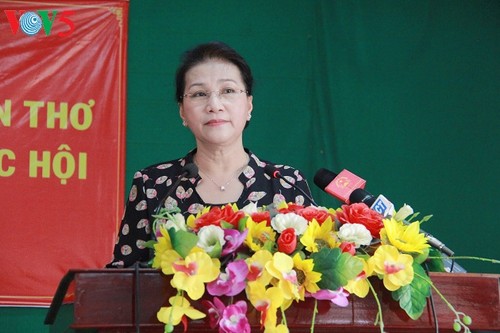 Chủ tịch Quốc hội Nguyễn Thị Kim Ngân tiếp xúc cử tri tại Cần Thơ - ảnh 3