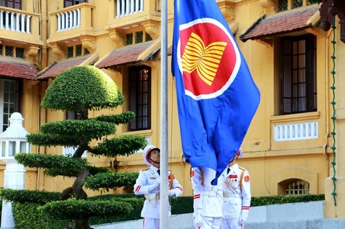 Lễ thượng cờ  nhân kỷ niệm 50 năm ASEAN - ảnh 1