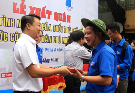 Màu áo xanh tình nguyện Việt Nam tại Lào - ảnh 1