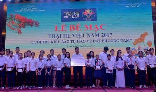 Bông hồng nhỏ của trường tiếng Việt Sao Mai - ảnh 2