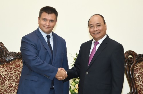 Thủ tướng Việt Nam tiếp Bộ trưởng Ngoại giao Ukraine, Bộ trưởng Ngoại giao và Hợp tác Nam Phi - ảnh 1