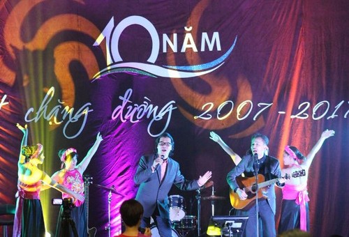 Kỷ niệm 10 năm ngày thành lập Hội văn hóa Việt Nam tại thành phố Ausburg, CHLB Đức - ảnh 7