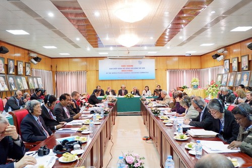 Chủ tịch Quốc hội Nguyễn Thị Kim Ngân tiếp các đại biểu Ban Chấp hành Hội đồng Hòa bình Thế giới - ảnh 1