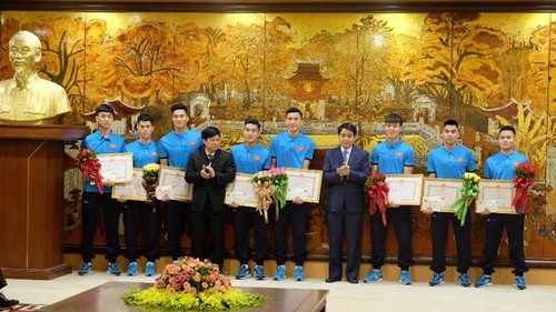 Thành phố Hà Nội khen thưởng đội tuyển U23 Việt Nam  - ảnh 1
