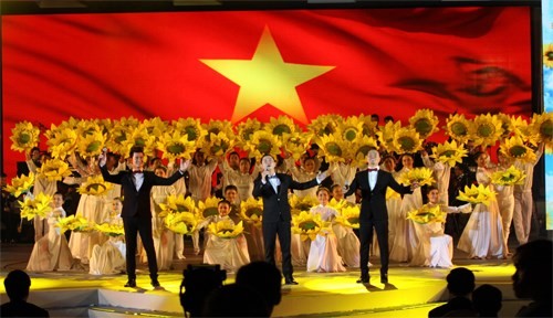 Chương trình Xuân Quê hương 2018 có chủ đề “Việt Nam rạng ngời tương lai”  - ảnh 1