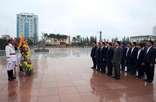 Phó Thủ tướng Vương Đình Huệ dâng hoa tưởng nhớ Tổng Bí thư Nguyễn Văn Linh - ảnh 1