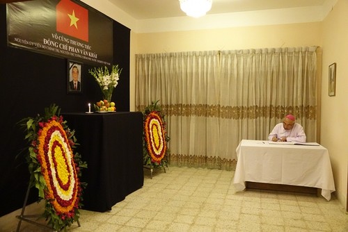 Lễ viếng và mở Sổ tang Nguyên Thủ tướng Phan Văn Khải tại trụ sở Đại sứ quán Việt Nam tại Bangladesh - ảnh 3