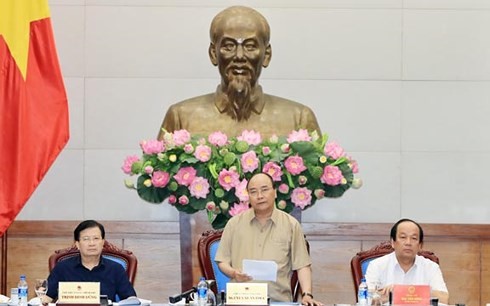 Thủ tướng Nguyễn Xuân Phúc làm việc với các tỉnh Đồng bằng sông Cửu Long về chống sạt lở - ảnh 1