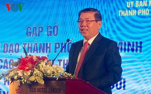 Lãnh đạo Thành phố Hồ Chí Minh gặp gỡ hơn 100 trí thức Việt kiều - ảnh 1