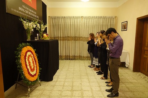 Đại sứ quán Việt Nam tại Bangladesh tổ chức Lễ viếng và mở Sổ tang Chủ tịch nước Trần Đại Quang - ảnh 5
