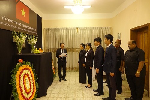 Đại sứ quán Việt Nam tại Bangladesh tổ chức Lễ viếng và mở Sổ tang nguyên Tổng Bí thư Đỗ Mười - ảnh 1