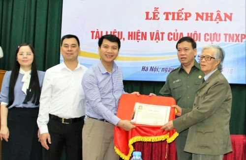 Lễ tiếp nhận tư liệu, hiện vật do Trung ương Hội Cựu Thanh niên xung phong Việt Nam - ảnh 1