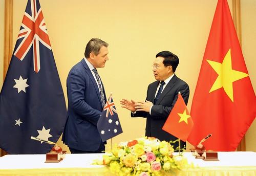 Phó Thủ tướng, Bộ trưởng Ngoại giao Phạm Bình Minh tiếp Thủ hiến Vùng Lãnh thổ Bắc Australia Michael Gunner - ảnh 1