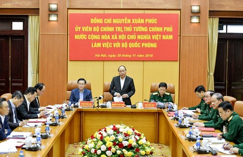 Thủ tướng Nguyễn Xuân Phúc làm việc với Bộ Quốc phòng - ảnh 1