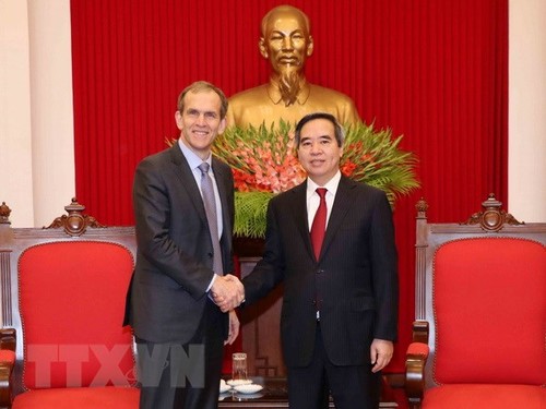 Trưởng ban Kinh tế Trung ương Nguyễn Văn Bình: Tạo điều kiện thuận lợi cho Tập đoàn Google đầu tư, kinh doanh tại thị trường Việt Nam - ảnh 1