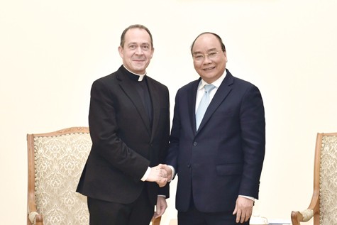 Thủ tướng Nguyễn Xuân Phúc tiếp Thứ trưởng Ngoại giao Tòa thánh Vatican    - ảnh 1