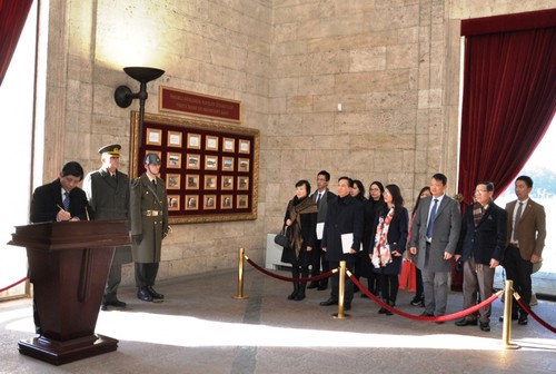 Đại sứ Trần Quang Tuyến trình Ủy nhiệm thư lên Tổng thống Thổ Nhĩ Kỳ - ảnh 4