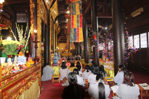 Phật tử người Việt tại Ucraina dự lễ cầu bình an tại chùa Trúc Lâm Kharkov - ảnh 1