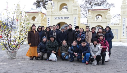 Phật tử người Việt tại Ucraina dự lễ cầu bình an tại chùa Trúc Lâm Kharkov - ảnh 3