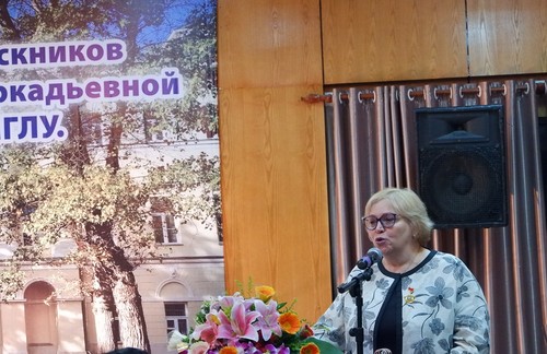 Trao kỷ niệm chương “Vì hòa bình, hữu nghị giữa các dân tộc” tặng hiệu trưởng Trường Đại học Ngoại ngữ Moscow - ảnh 2