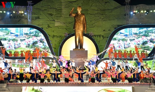 Lễ kỷ niệm 60 năm Chủ tịch Hồ Chí Minh về thăm, nói chuyện với đồng bào các dân tộc Tây Bắc tại Sơn La - ảnh 1