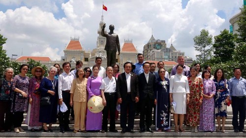 Doanh nhân, trí thức kiều bào thành phố Hồ Chí Minh tưởng nhớ Hồ Chủ tịch - ảnh 5